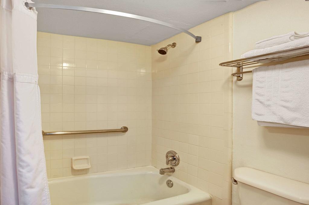 Days Inn By Wyndham Jacksonville South Memorial Hospital Buitenkant foto