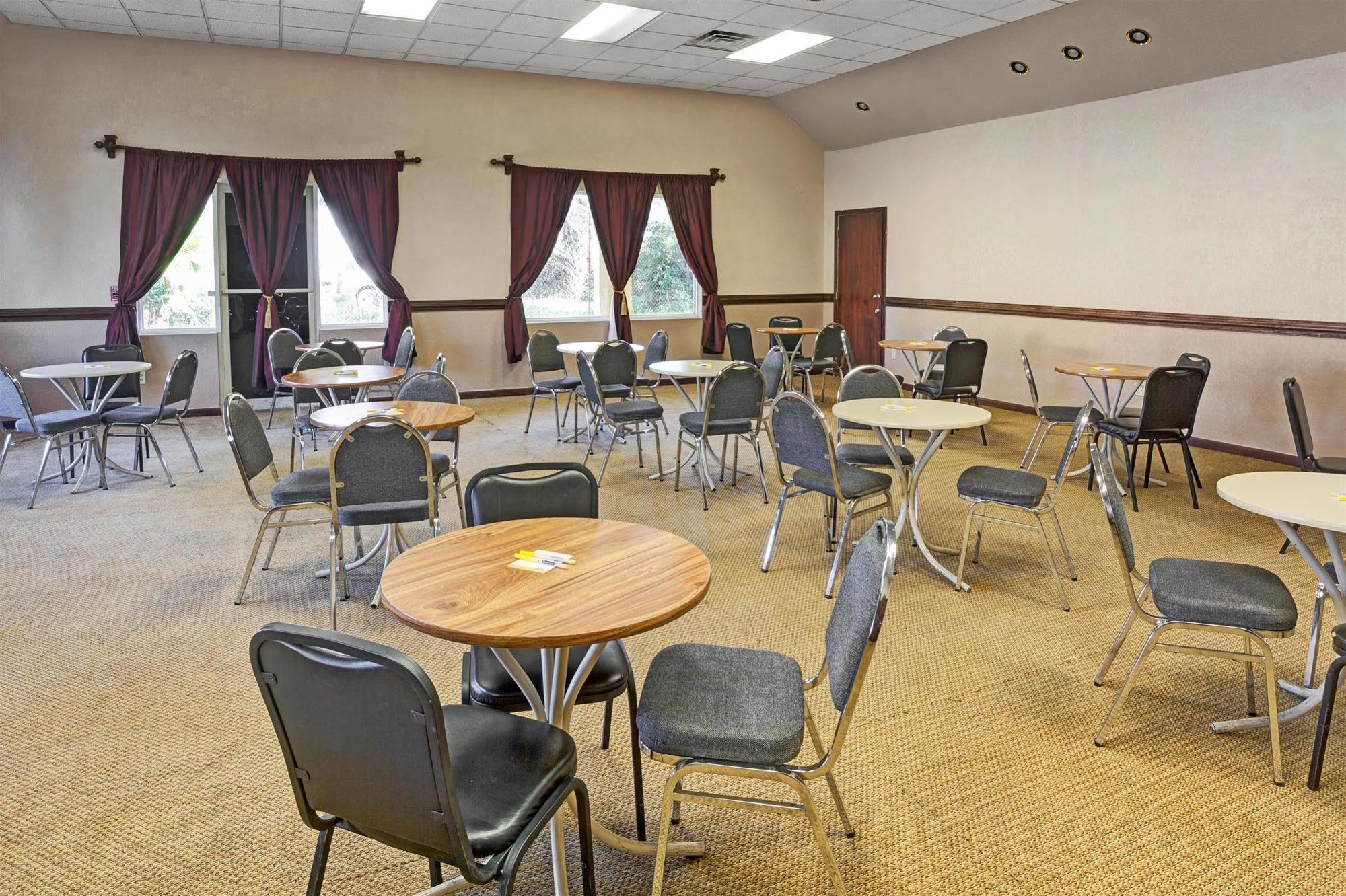Days Inn By Wyndham Jacksonville South Memorial Hospital Buitenkant foto