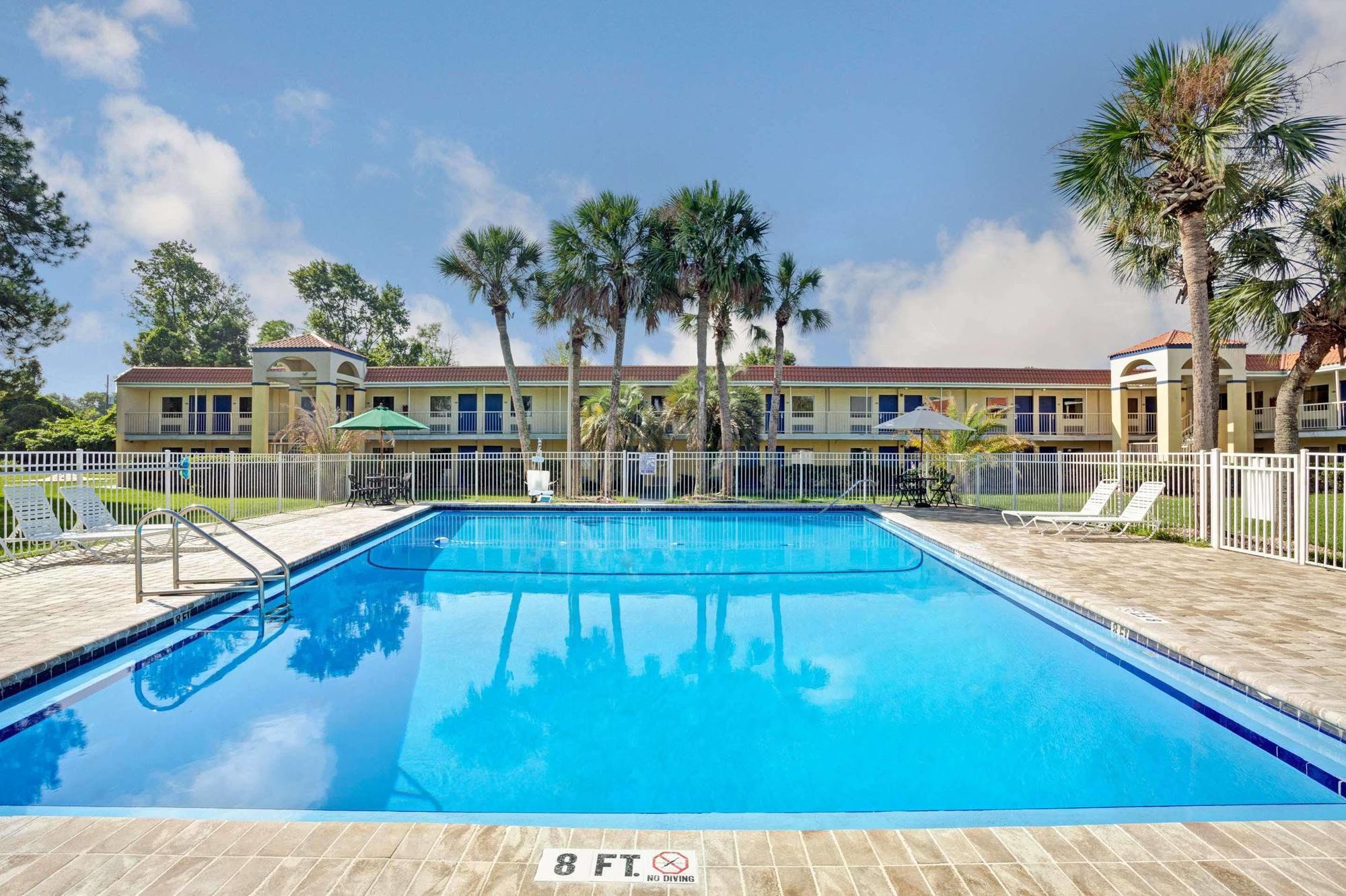 Days Inn By Wyndham Jacksonville South Memorial Hospital Buitenkant foto