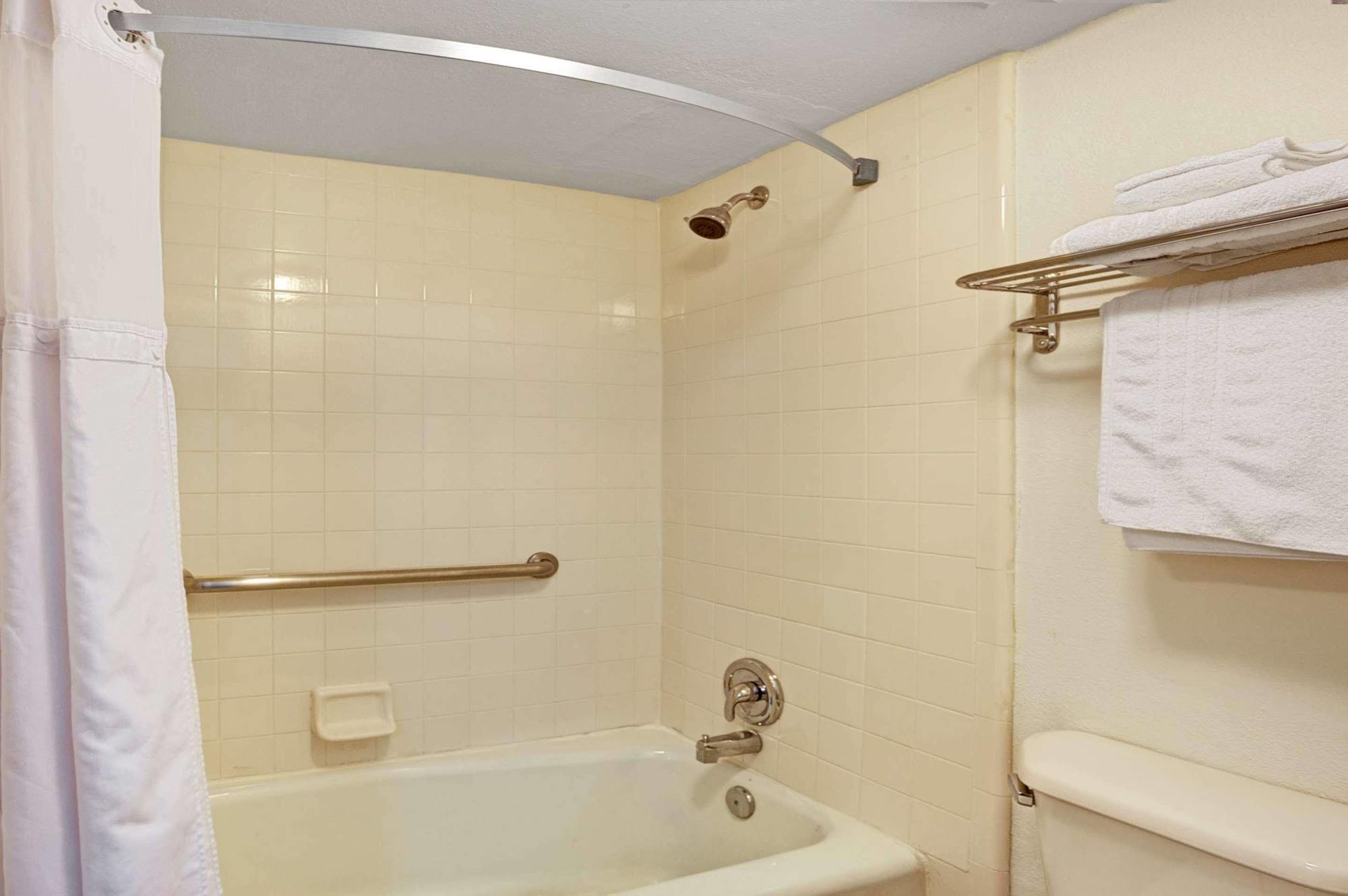 Days Inn By Wyndham Jacksonville South Memorial Hospital Buitenkant foto
